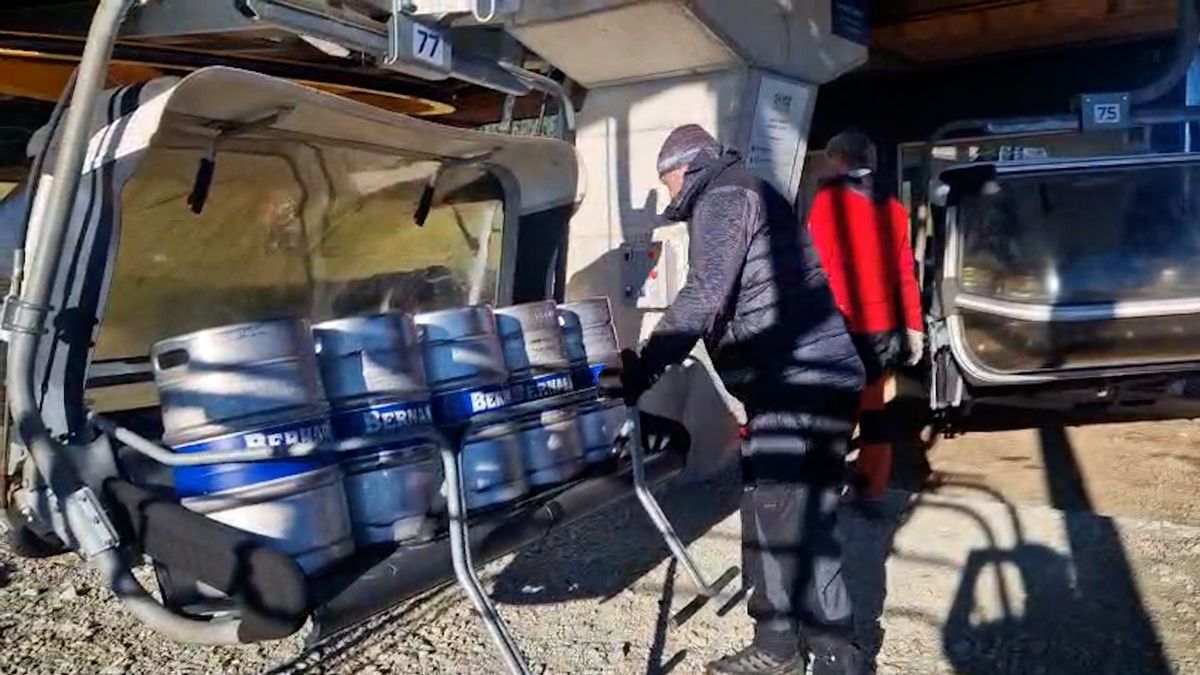 Lanovka vyvezla na hřeben Orlických hor devět tun piva